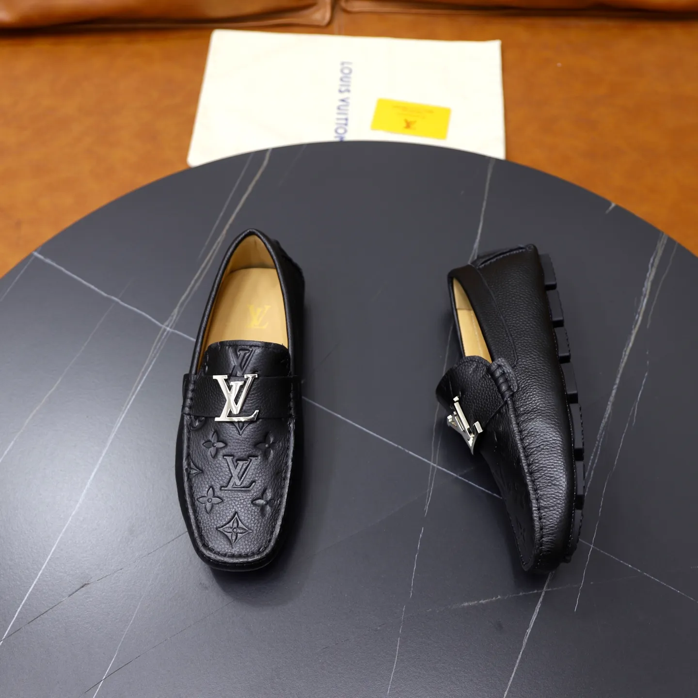 Ex-factory price: 480💰【LV】Louis Vuitton ⚠️High-end men’s driving and pedal series ⚠️38-44 (customized for 45) ⚠️All original cowhide leather! Thick and soft! Made entirely of calfskin lining! Rubber sheet anti-slip beanie sole! Three-dimensional package technology! Fashionable and classic! Handicrafts! Original high quality! Feel free to compare!